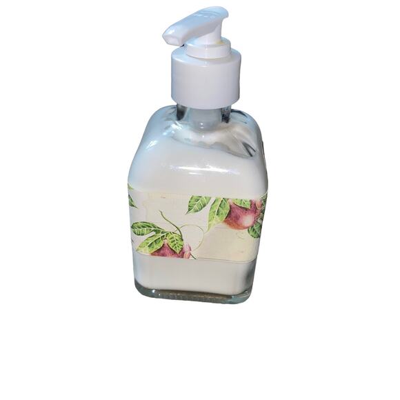 Farmhouse Fresh Maypop Steeped Milk Lotion Steeped with Passion Fruit 8 oz NEW - Picture 2 of 5